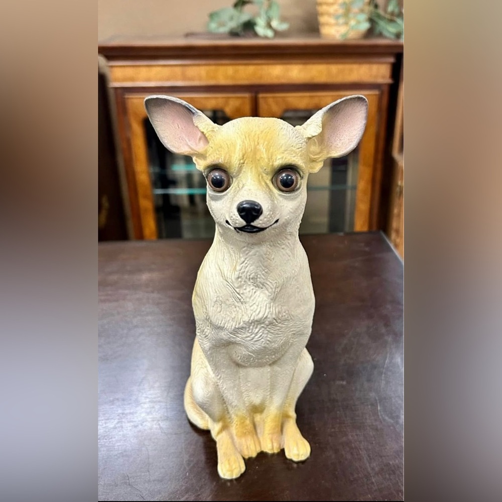 SOLD-Vintage 1999 Made in Mexico Chihuahua Statue Universal Statuary